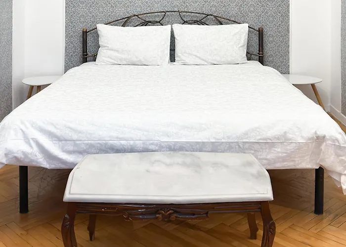 Teodora Square Apartments Площа Святого Теодора